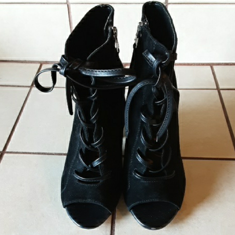 Elegant Black Lace-Up Women's Shoes